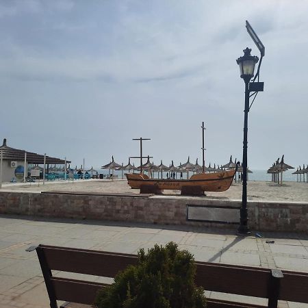 Beach Residence 10 Metri Pana La Plaja Năvodari Екстериор снимка